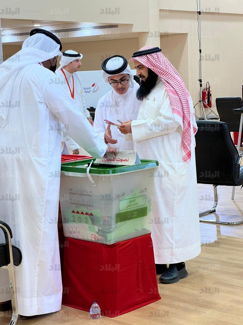 عضو مجلس الشورى عادل المعاودة يدلي بصوته