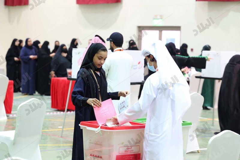 بالصور: إقبال كثيف للانتخابات النيابية والبلدية