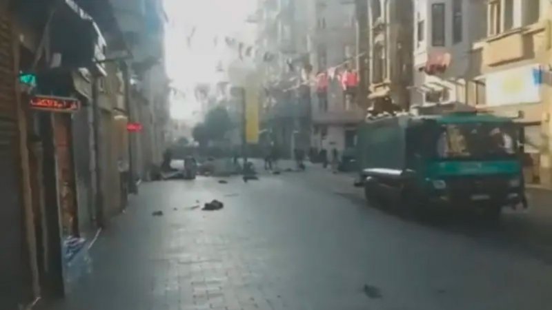 بالفيديو: سقوط جرحى بانفجار في وسط مدينة اسطنبول التركية