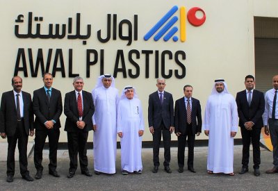 وزير الأشغال يطلع على أعمال ومنتجات شركة أوال بلاستيك في مشاريع البنية التحتية