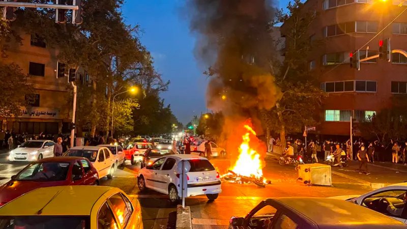 دعوات إيرانية للبقاء بالشارع.. وحزب أحوازي يدعو العسكريين العرب للانشقاق