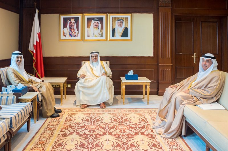 وزير الخارجية يستقبل سفير دولة الكويت لدى مملكة البحرين