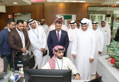 وزير شؤون الكهرباء والماء ورئيس الهيئة يقومان بزيارة تفقدية لمركز خدمة المشتركين