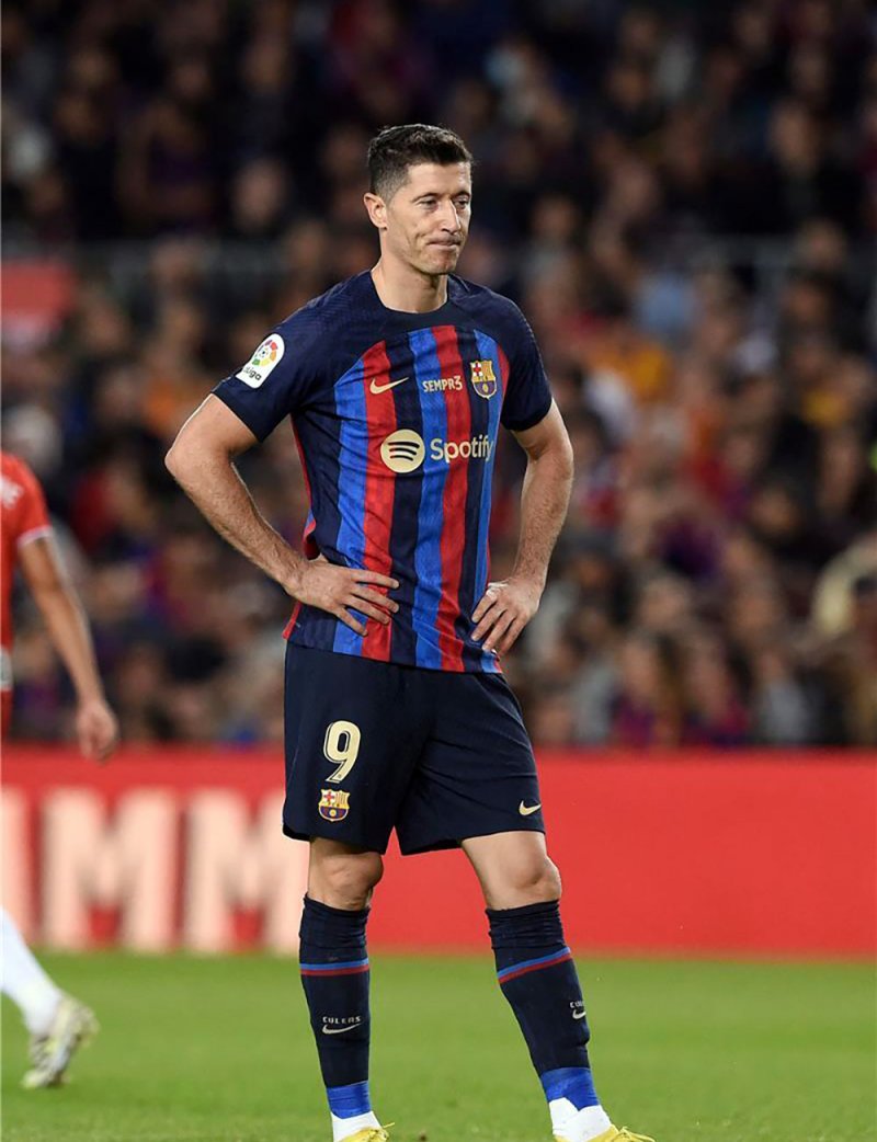 ليفاندوفسكي: هذا سبب خروج برشلونة من دوري الأبطال