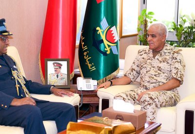 رئيس هيئة الأركان يستقبل الملحق العسكري بسفارة جنوب أفريقيا المعتمد لدى البلاد