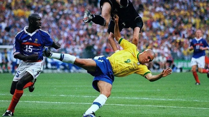 مونديال 1998.. ماذا حدث لرونالدو يوم النهائي؟
