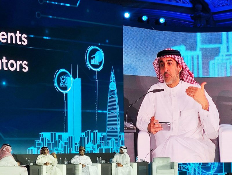  القائد يستعرض مقومات نجاح وتطور تجربة الحكومة الإلكترونية في مملكة البحرين