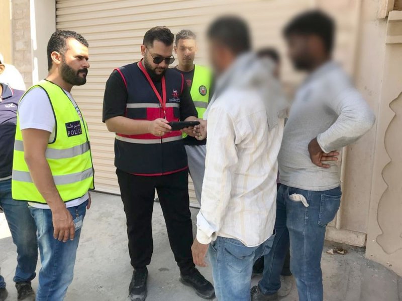 سوق العمل: حملة تفتيشية بالتعاون مع الجوازات وشرطة المحرق