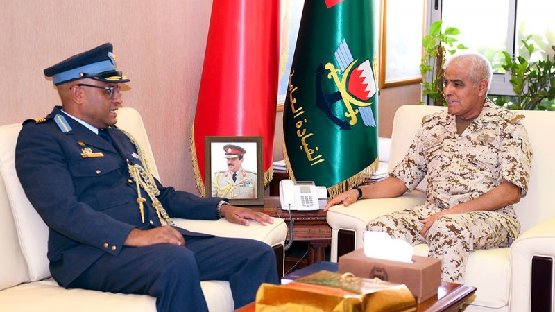 رئيس هيئة الأركان يستقبل الملحق العسكري بسفارة جنوب أفريقيا المعتمد لدى البلاد