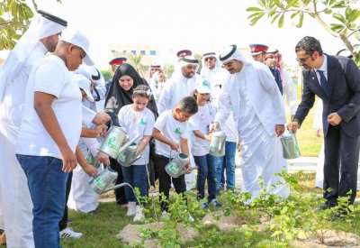 سمو محافظ المحافظة الجنوبية يشهد مبادرة زراعة "الرازجي" بحديقة خليفة الكبرى