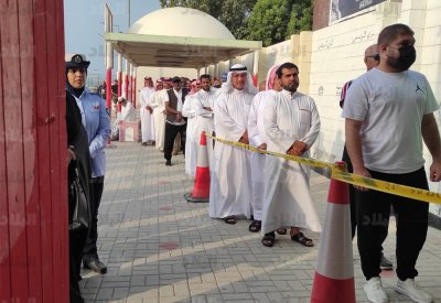ازدحام.. طوابير البديع خارج أسوار المدرسة