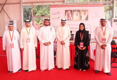 بالصور: سمو الشيخ خليفة بن علي وسمو الشيخ عيسى بن علي يشاركون في الاقتراع بالانتخابات