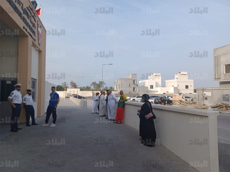 10 دقائق ويبدأ التصويت.. اصطفاف مواطنين بثانية عشر الشمالية