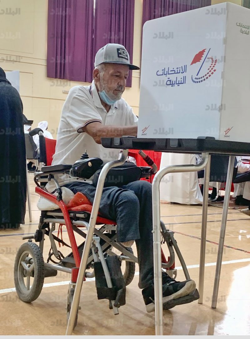 بالفيديو: بدء عملية التصويت في مراكز اقتراع المحرق