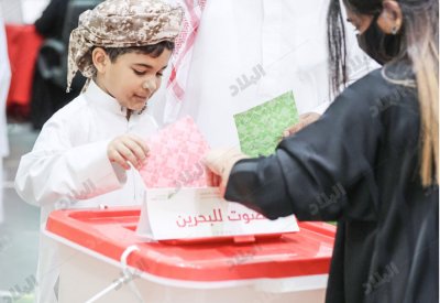 مترشحو المحرق “حبايب”... والأطفال يتذوقون حلاوة التصويت