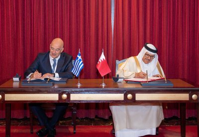 وزير الخارجية يعقد جلسة مباحثات مع وزير خارجية جمهورية اليونان