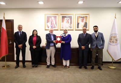رئيسة جامعة البحرين تناقش إطلاق المشروع الوطني للتعاون التقني مع مسؤول في الوكالة الدولية للطاقة الذرية 