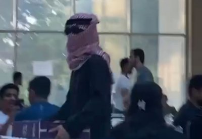 مجنون "جنات" يدور بالمياه في الجامعة