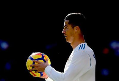 رونالدو يعرض خدماته على ريال مدريد