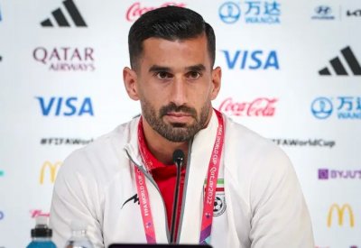 قائد منتخب إيران يكسر الصمت: شعبنا حزين والأوضاع سيئة