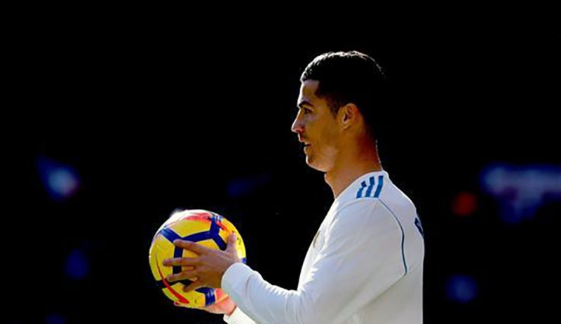 رونالدو يعرض خدماته على ريال مدريد