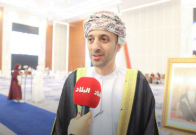 السفير العماني يهنئ السلطان هيثم بن طارق بالعيد الوطني