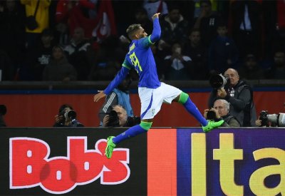 رافينيا: البرازيل ستلعب كرة هجومية بغض النظر عن التشكيلة