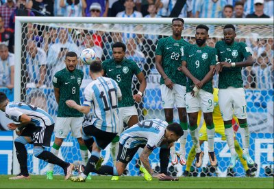 بالفيديو: تعرف على سر مفاجأة المنتخب السعودي على ميسي والأرجنتين!!