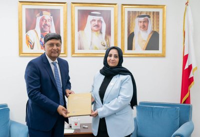 وزيرة الصحة تستقبل الرئيس التنفيذي لمستشفى الإرسالية الأمريكية بالبحرين