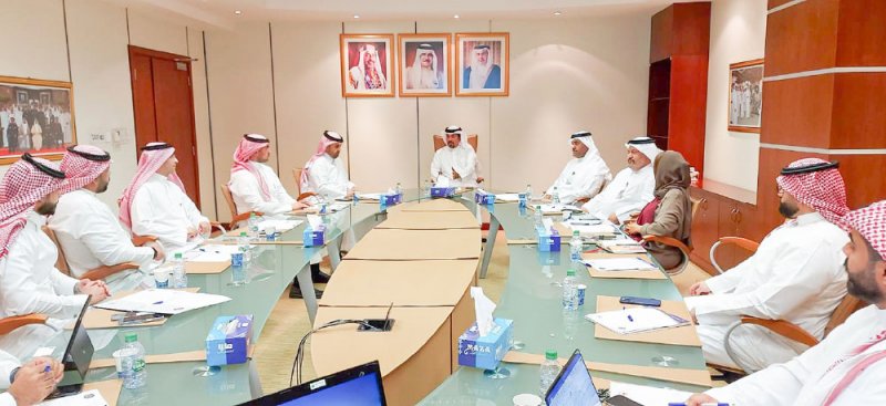 الوقوف على خطة تفويج الشاحنات عبر جسر الملك فهد