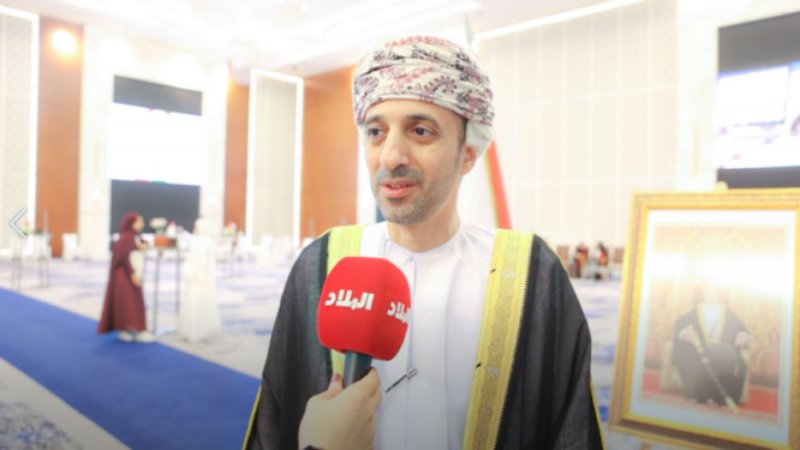 السفير العماني يهنئ السلطان هيثم بن طارق بالعيد الوطني