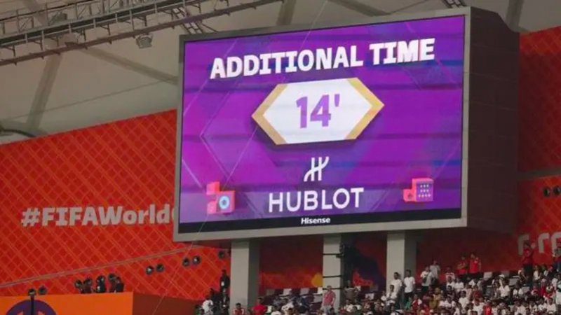 لماذا أصبحت مباريات مونديال 2022 أطول؟.. رئيس لجنة الحكام يوضح