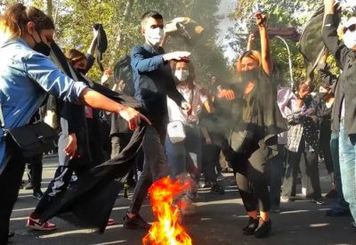"الشباب الثوار في إيران" يدعون لإضراب واسع الخميس