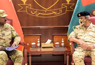 القائد العام لقوة دفاع البحرين يستقبل الملحق العسكري بسفارة الولايات المتحدة الأمريكية