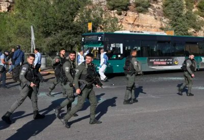 مقتل إسرائيلي وجرح آخرين بانفجارين بالقدس.. والشرطة تستنفر وتعتقل 3