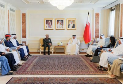 وزير الخارجية يستقبل قائد جناح الدراسات والبحوث في كلية الدفاع الوطني بدولة الامارات العربية المتحدة وعددا من الدارسين في الكلية