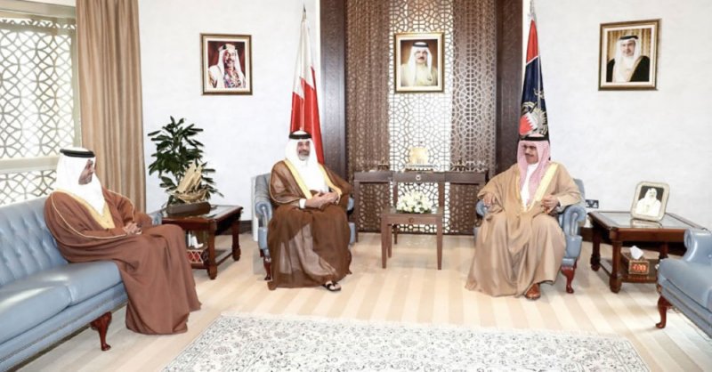 عبدالله بن حمـد يتفضل بزيارة “الداخليـة”