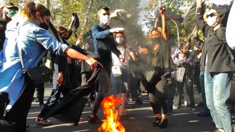 "الشباب الثوار في إيران" يدعون لإضراب واسع الخميس