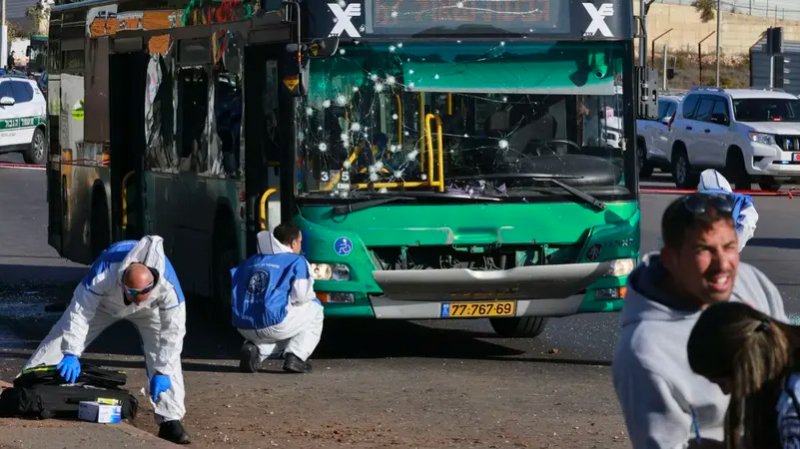 انفجاران يستهدفان محطتا حافلات بالقدس.. مقتل إسرائيلي وجرح آخرين