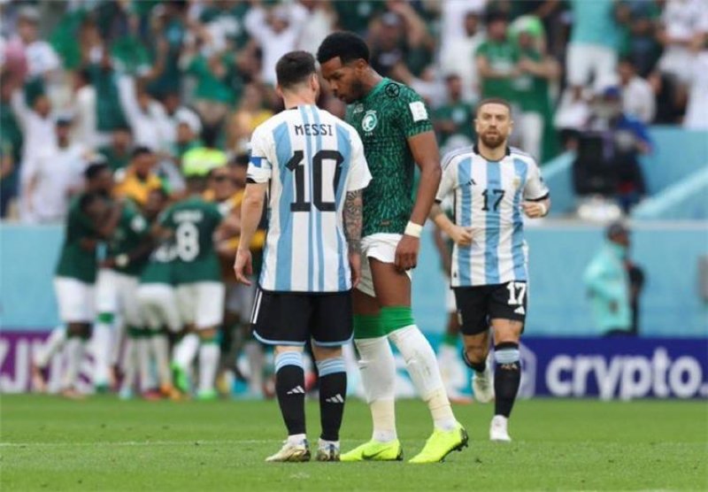 ماذا قال السعودي البليهي للنجم ميسي؟