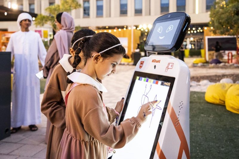 أبوظبي للغة العربية يختتم بنجاح النسخة المتجددة من "العين للكتاب" 