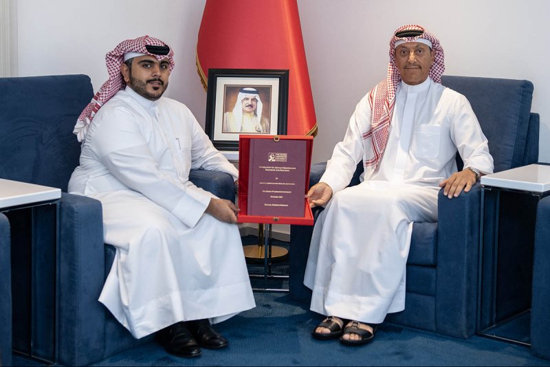 القبطان العلوي يستلم رسالة ماجستير حول "تحسين موارد وعمليات صيانة الطائرات"