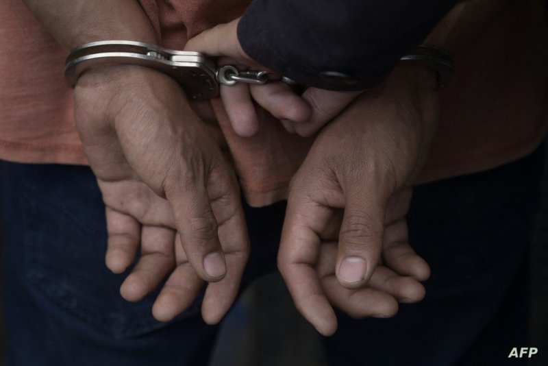 السلطات الإيرانية تعتقل نجم كرة قدم شهير