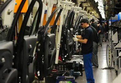 إنتاج السيارات البريطانية يرتفع 7.4% في أكتوبر مدفوعاً بزيادة صادرات الطرز الفاخرة