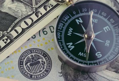 توقعات أسعار الفائدة تطيح بالدولار هذا الأسبوع