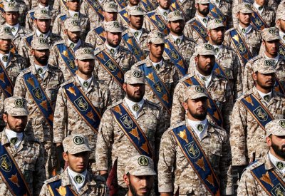 إيران ترسل وحدات مدرعة إلى حدود العراق.. لهذا السبب