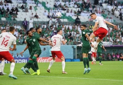 الغندور: قرار مؤثر حرم السعودية من الفوز على بولندا