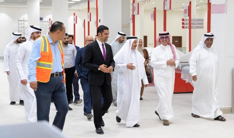 وزير شؤون البلديات والزراعة يقوم بجولته تفقدية بمجمع عراد التجاري الذي من المقرر افتتاحه نهاية العام الجاري