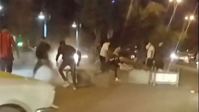 خامنئي يشيد بتصدي الباسيج للاحتجاجات