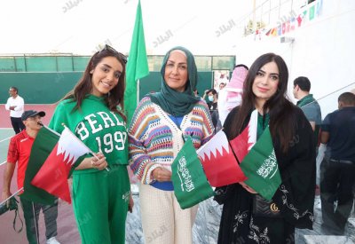 الجماهير البحرينية تؤازر المنتخب السعودي